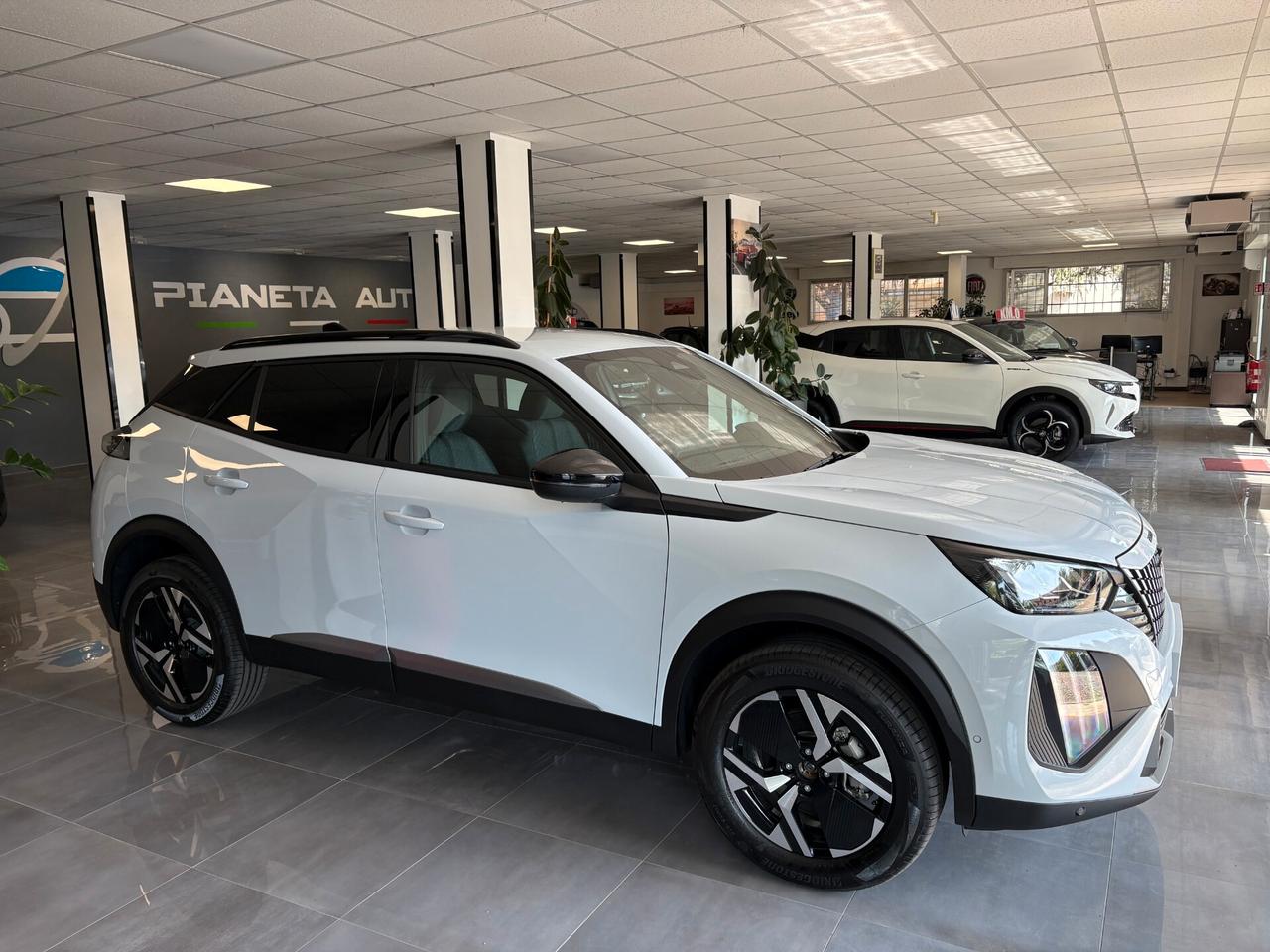 Peugeot 2008 Allure 1.2 Hybrid e-DCS6 - KMO 2026