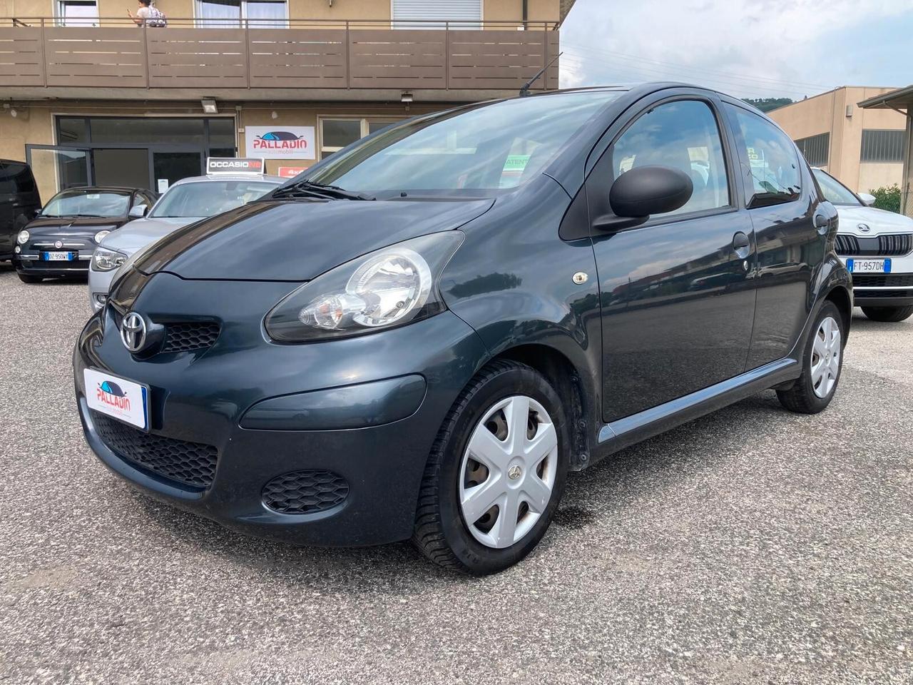 TOYOTA AYGO 5 porte 1.0 BENZINA 68 CV – NEOPATENTATI