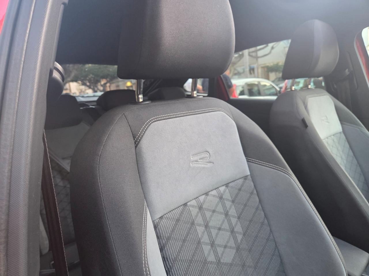 Volkswagen Taigo 1.0 TSI 110 CV DSG R-Line