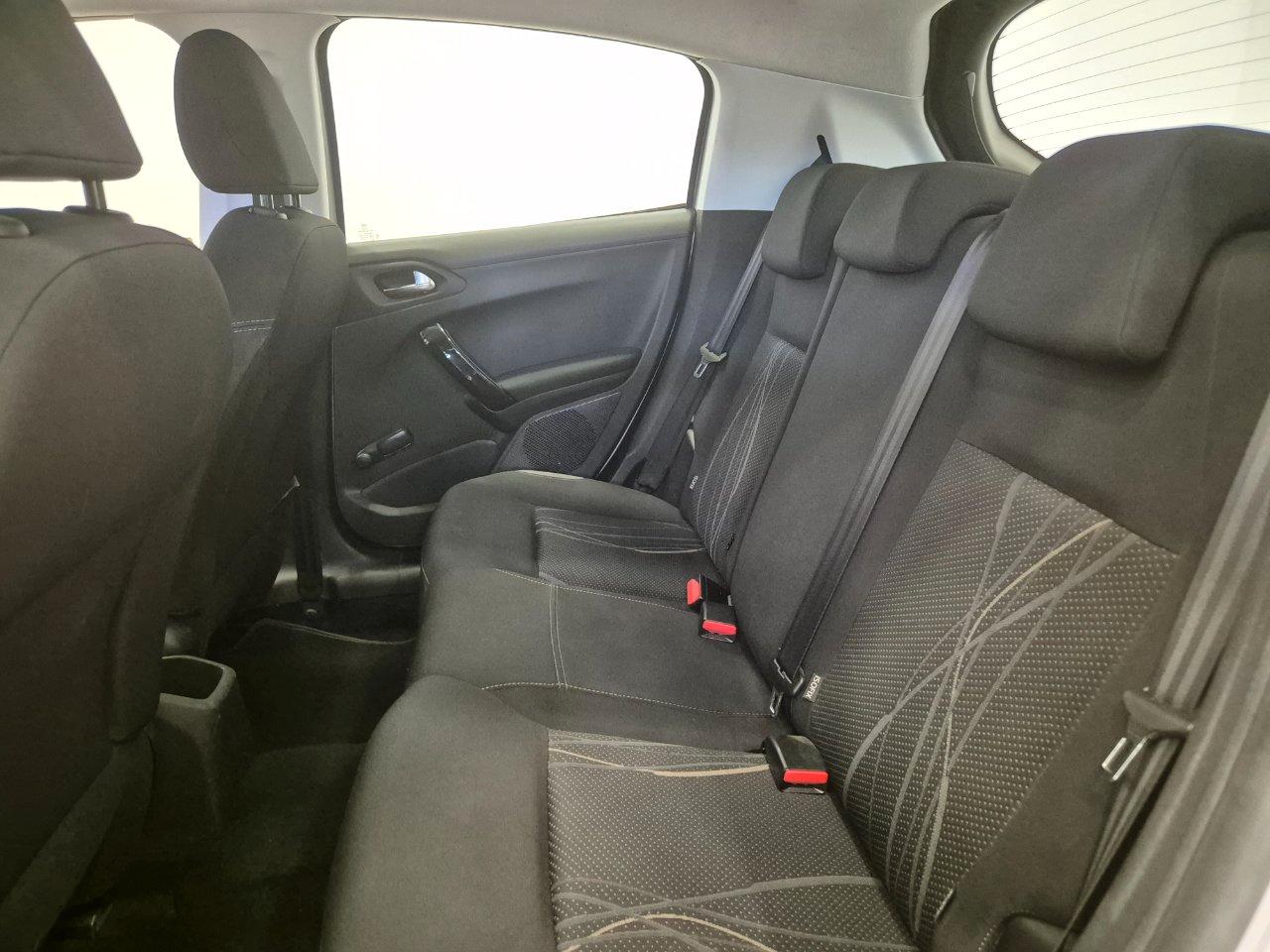 Peugeot 208 5p 1.2 puretech Active - NEOPATENTATI - Bluetooth - Clima