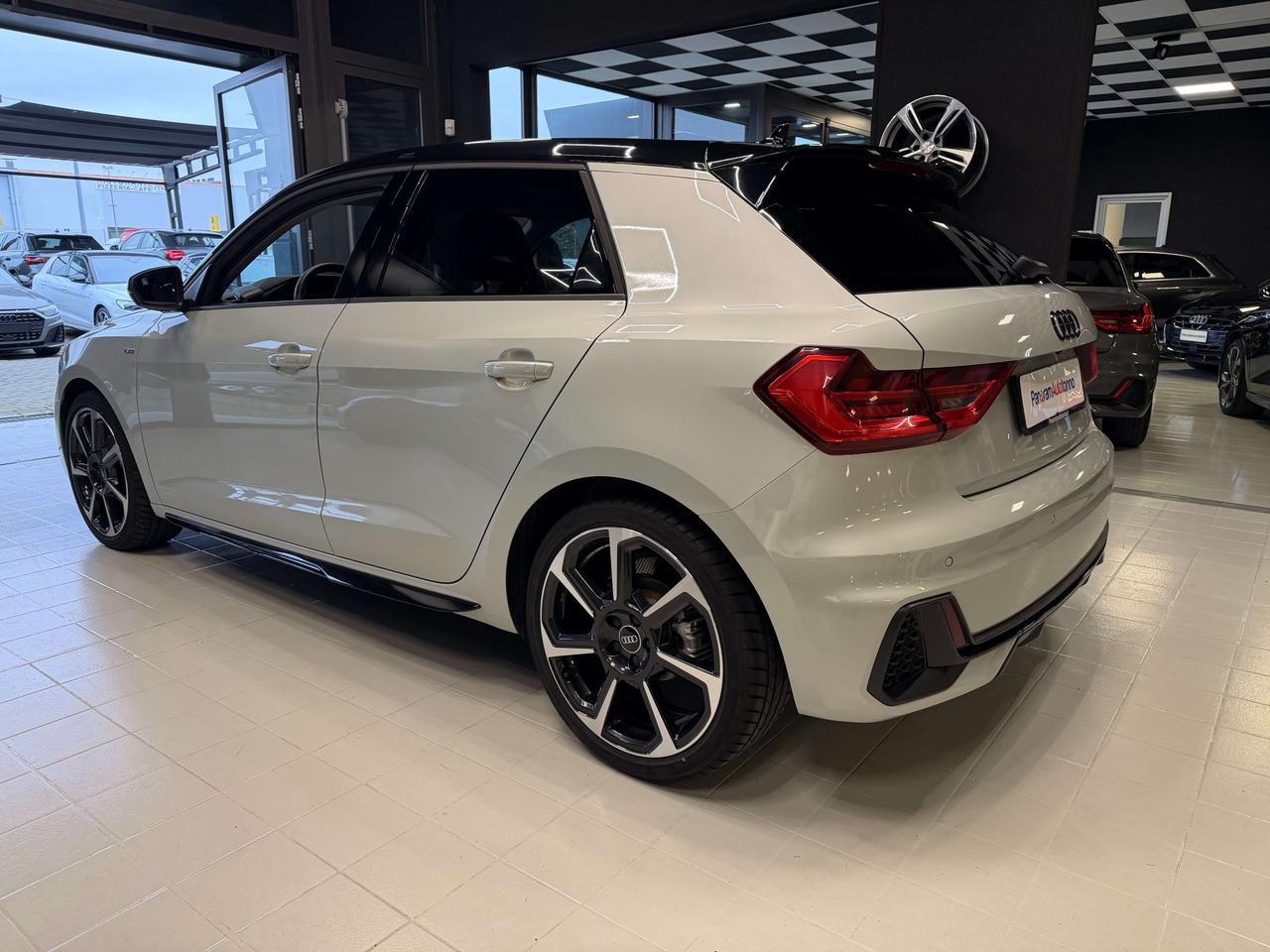 Audi A1 A1 Sportback 30 1.0 tfsi Identity Black 116cv s-tronic