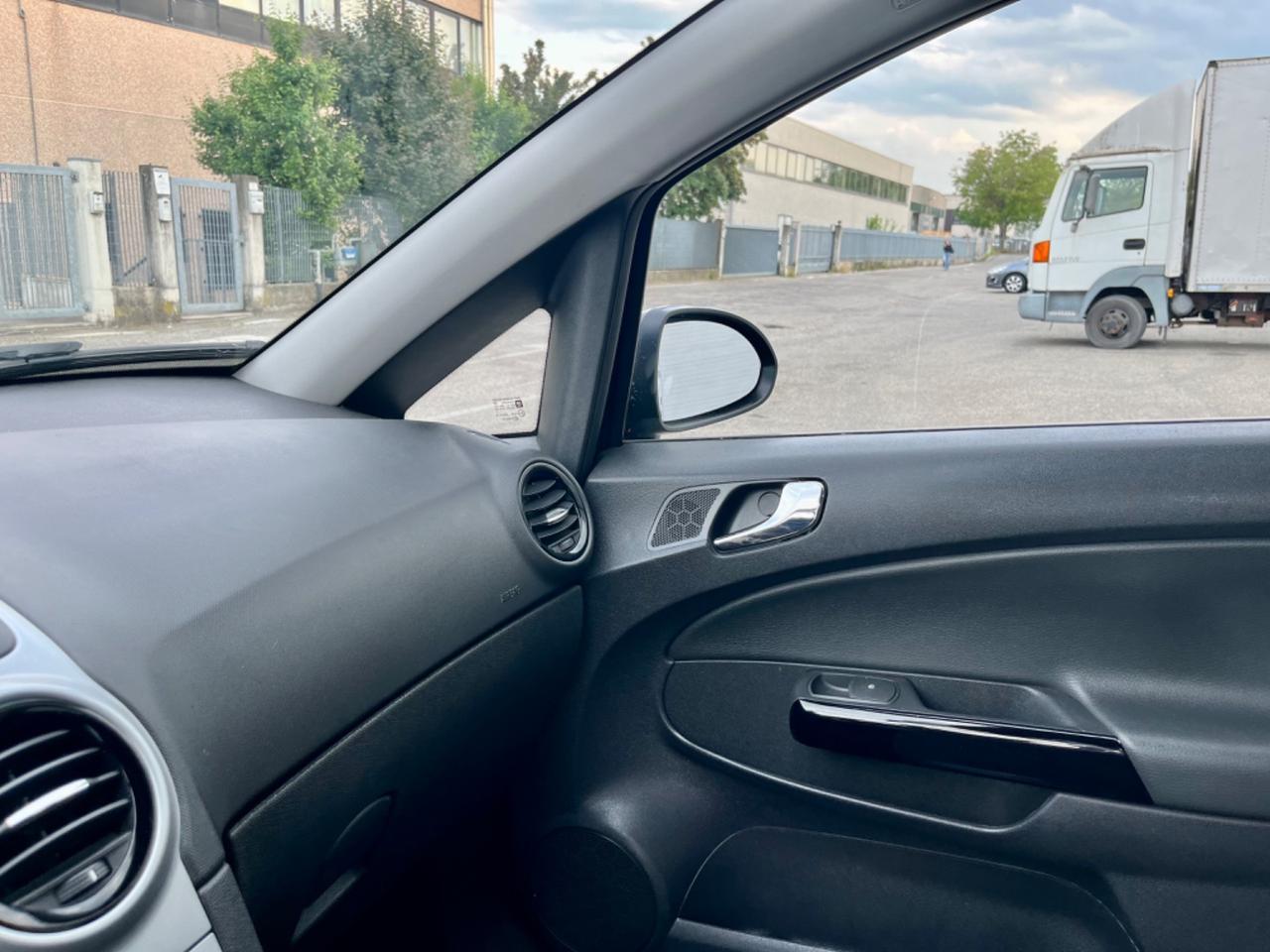 Opel Corsa 1.3d 2013 142.000km catena appena sostituita