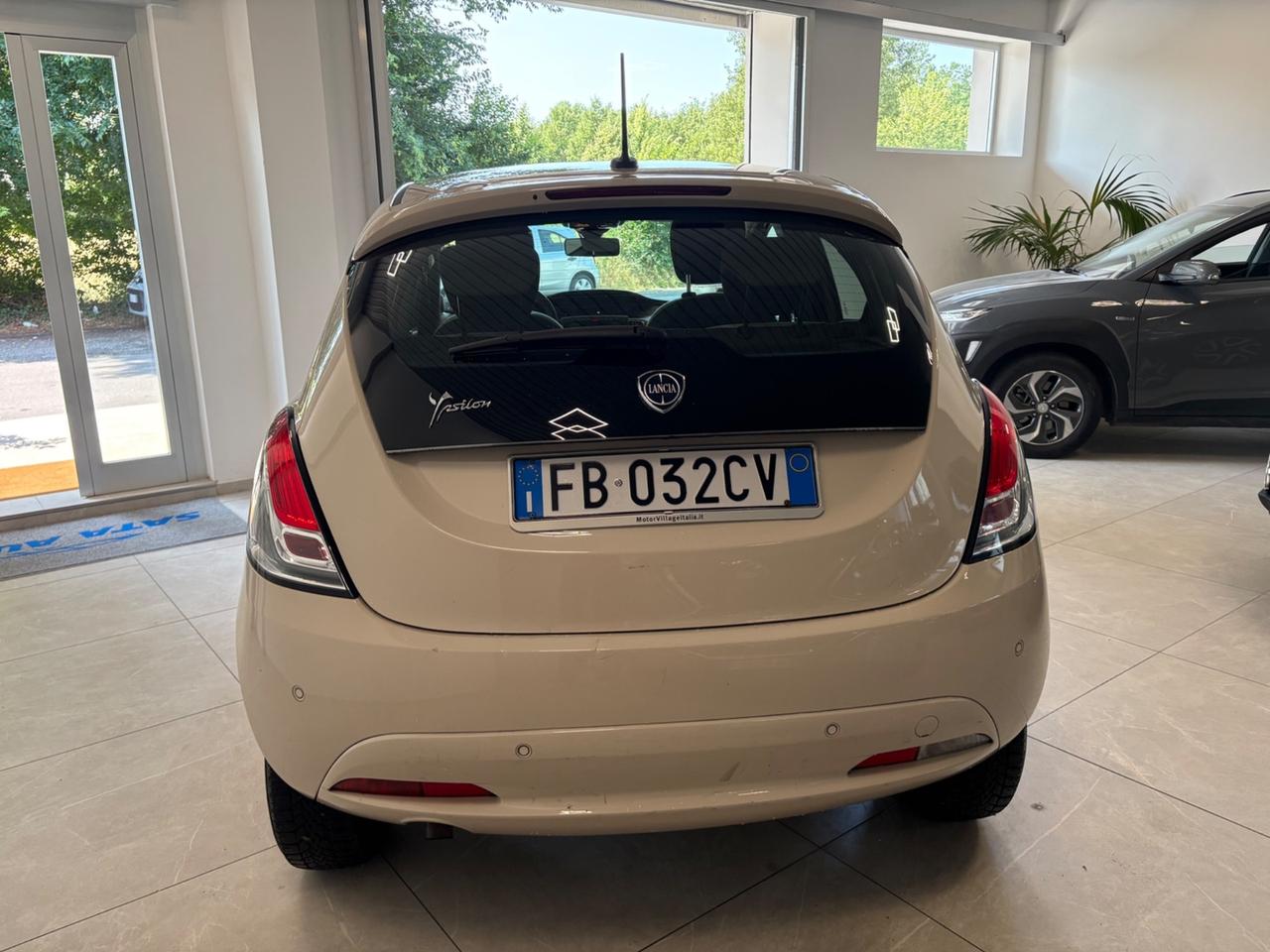 Lancia Ypsilon 0.9 TwinAir 85 CV 5 porte Metano Ecochic Platinum