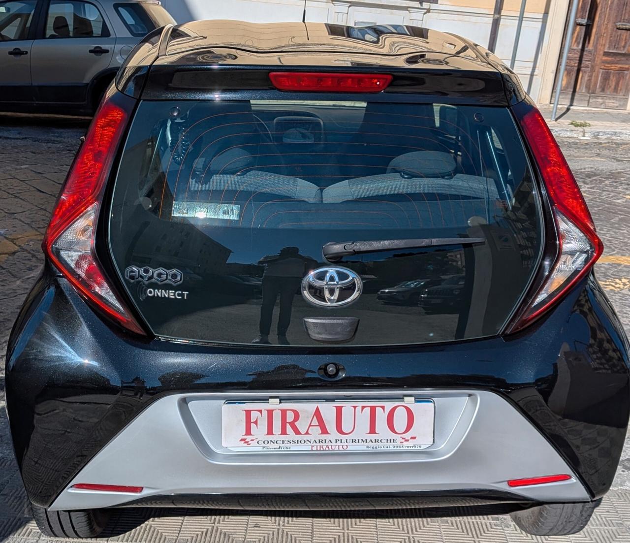 Toyota Aygo Connect 1.0 VVT-i 72 CV 5 porte x-clusiv