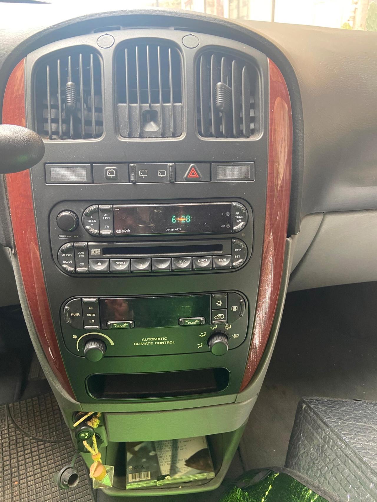 Chrysler Voyager Grand 2.8 CRD cat Limited Auto