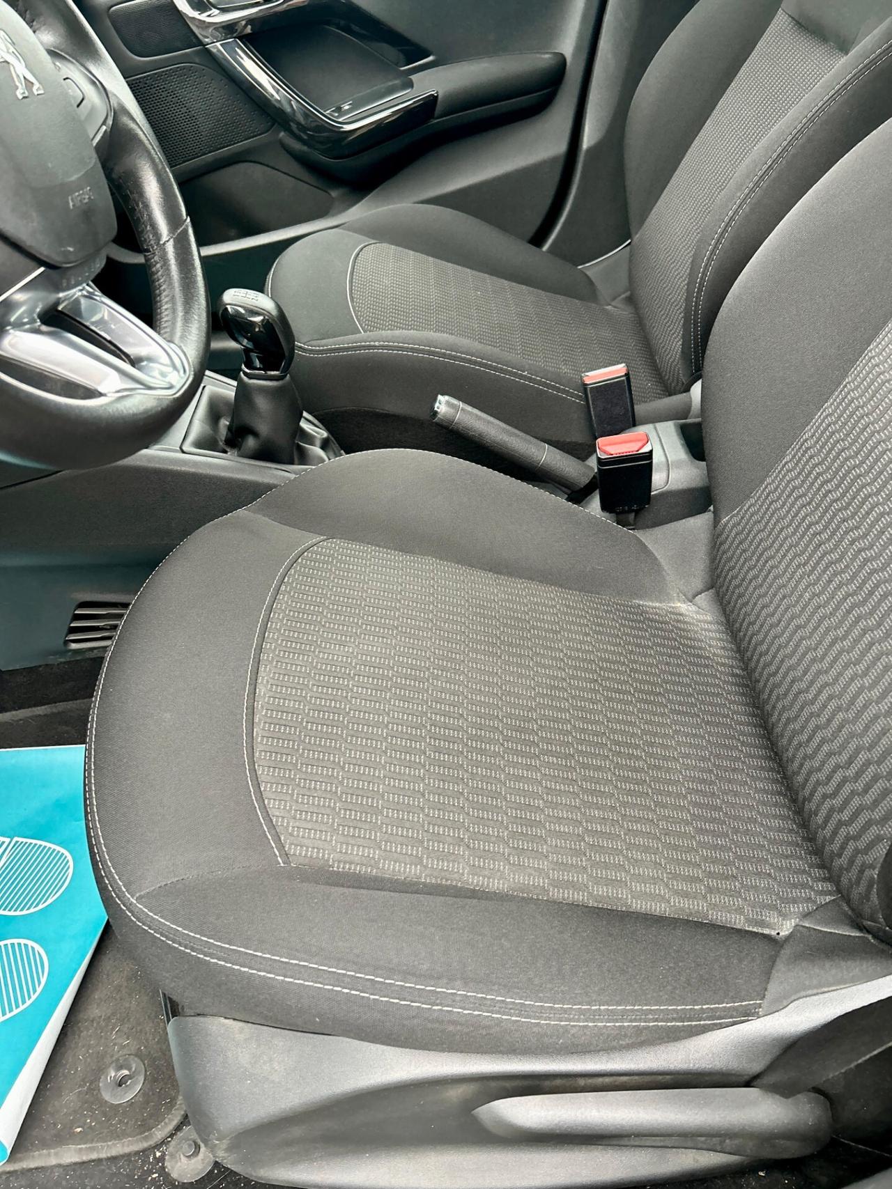 Peugeot 208 PureTech 82 5p. GPL Active