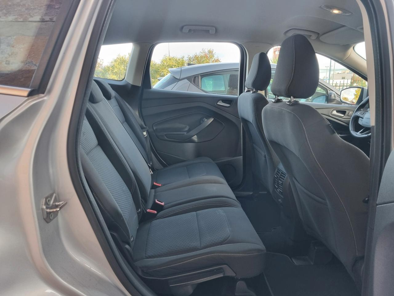 Ford Kuga 1.5 TDCI 120 CV S&S 2WD Powershift Business