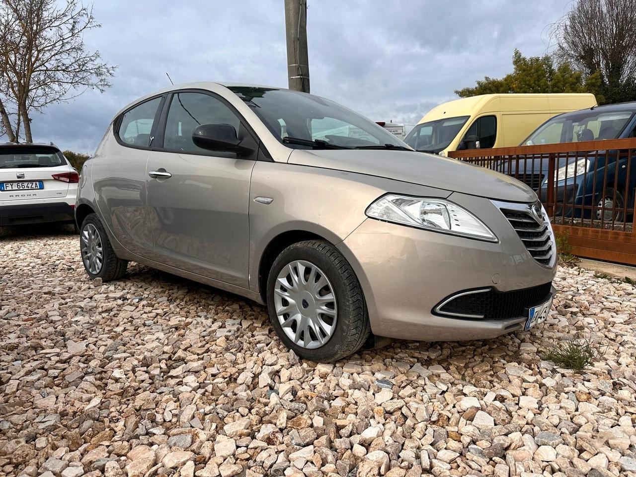 Lancia Ypsilon 1.2 69 CV 5 porte S&S Silver