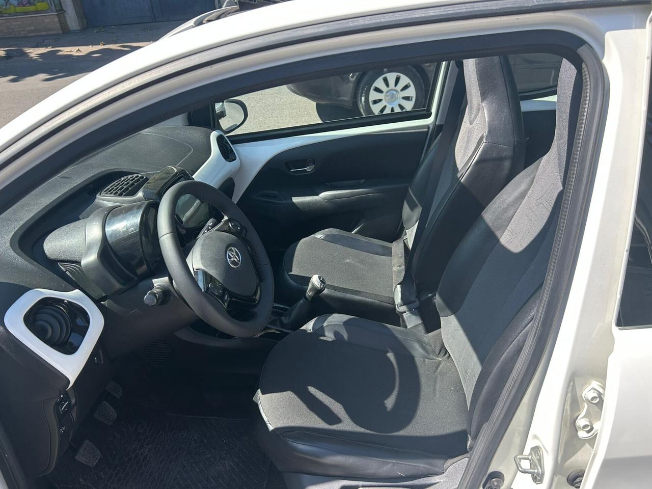 Toyota Aygo 1.0 VVT-i 69 CV 5 porte x-cite