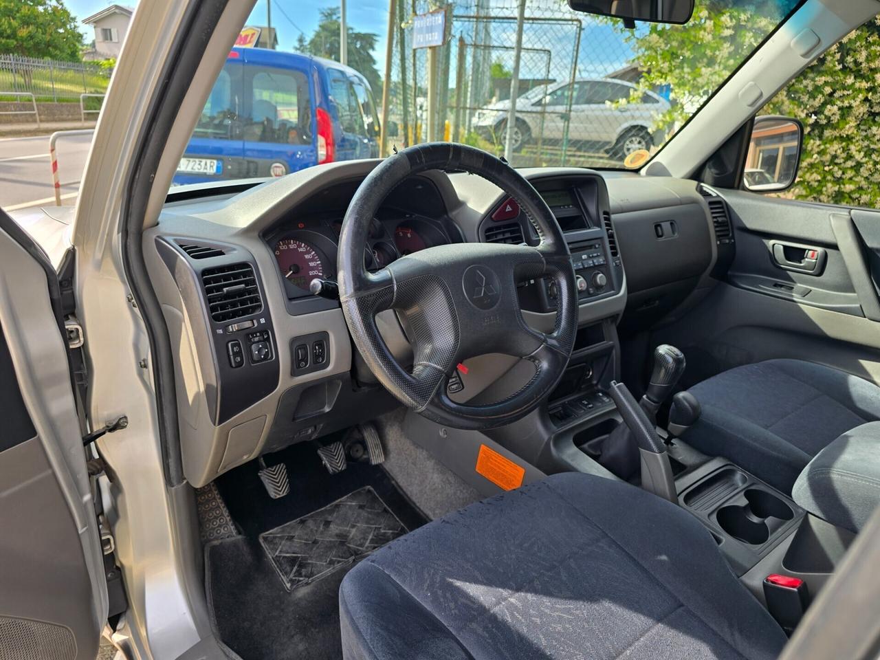 Mitsubishi Pajero 3.2 DID WAGON GLS 7 POSTI