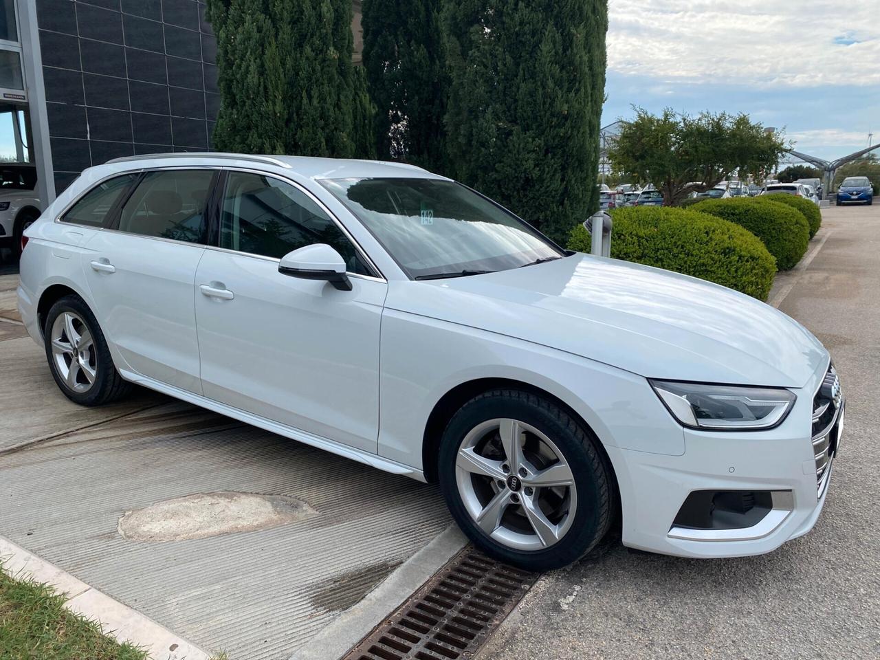 Audi A4 Avant 30 TDI/136 CV S tronic Business Advanced