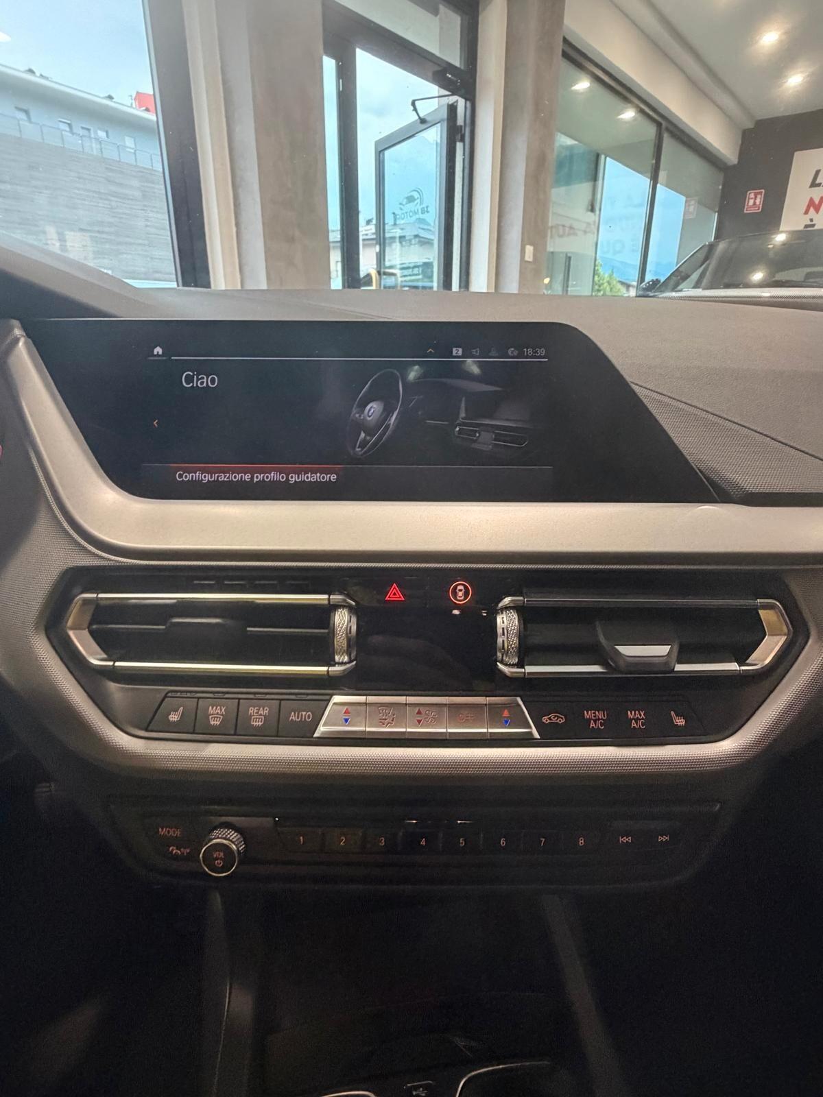 Bmw 118 118d 5p. Business Advantage