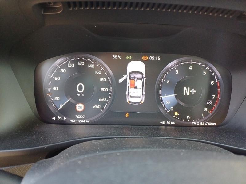 VOLVO XC40 T2 ESSENTIAL SUV