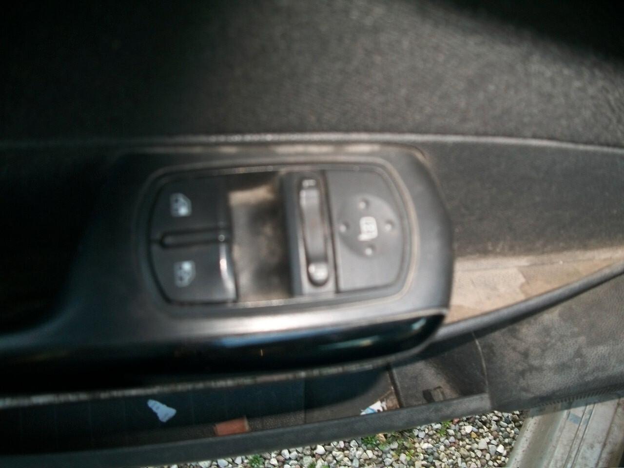 Opel Corsa 1.3 CDTI 75CV ecoFLEX 5 porte Club EURO 04 KM 230450 SI NUOVI PATENTATI COME VISTA