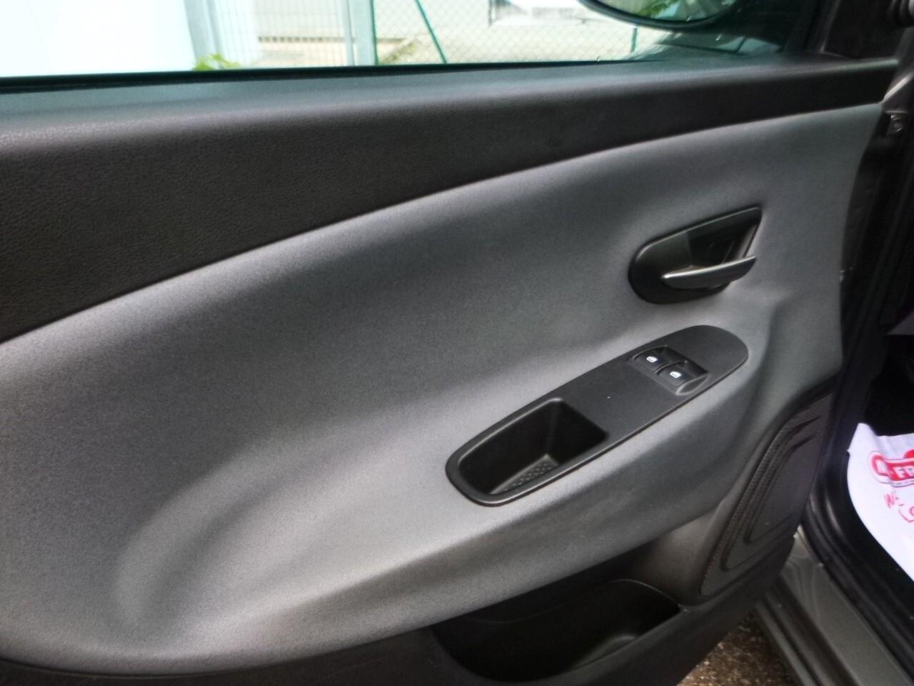 Lancia Ypsilon 1.2 69 CV 5 porte Elefantino,NEOPATENTATI