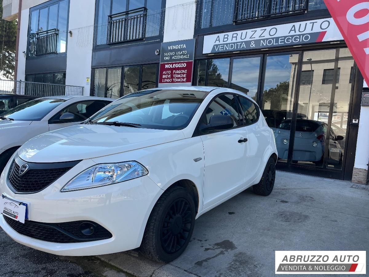 LANCIA Ypsilon 1.0 5p Hybrid Silver 16.000 KM