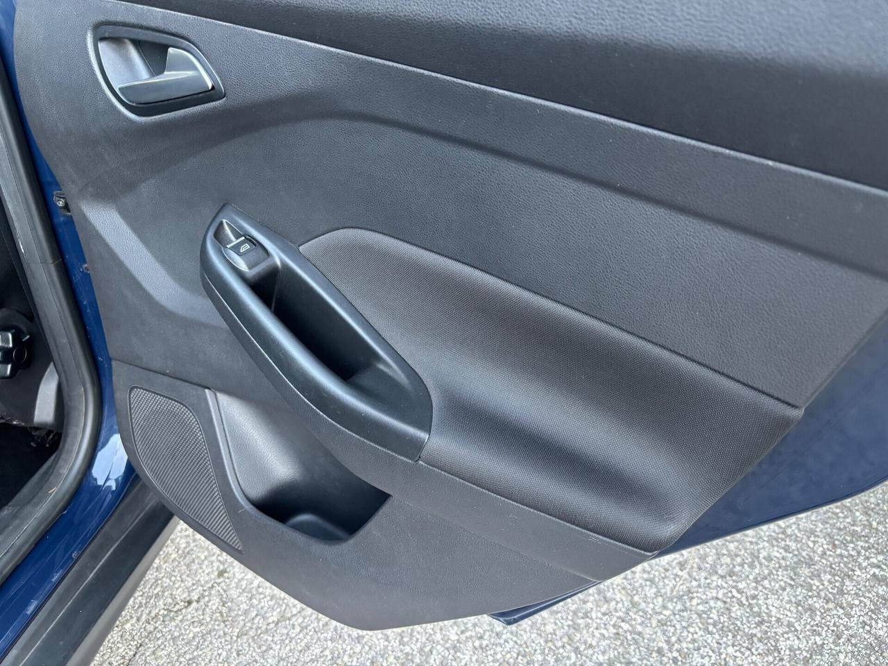 Ford Focus 1.0 benzina 5 porte OK Neopatentati