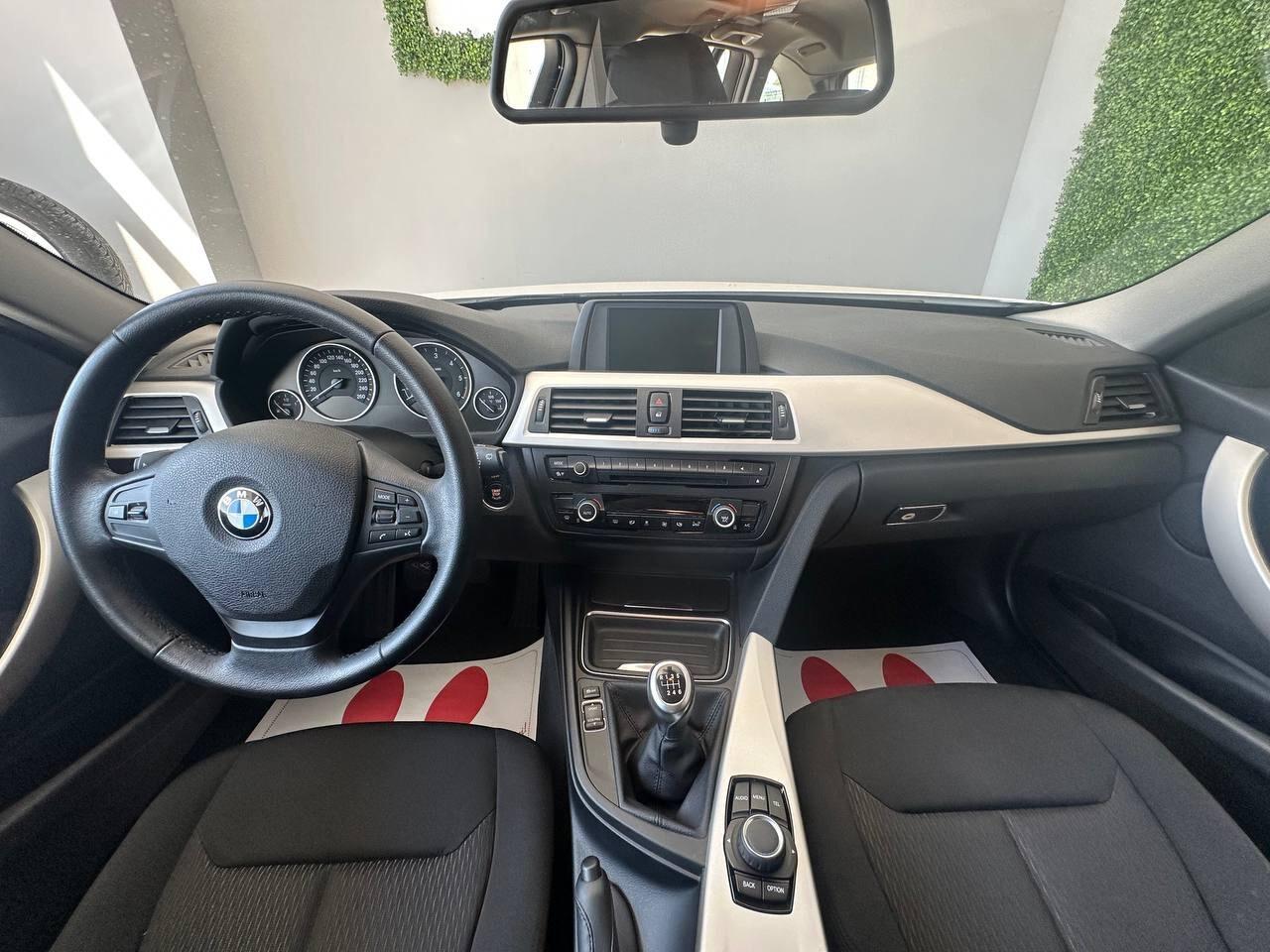 BMW 316d - Book Service Completo