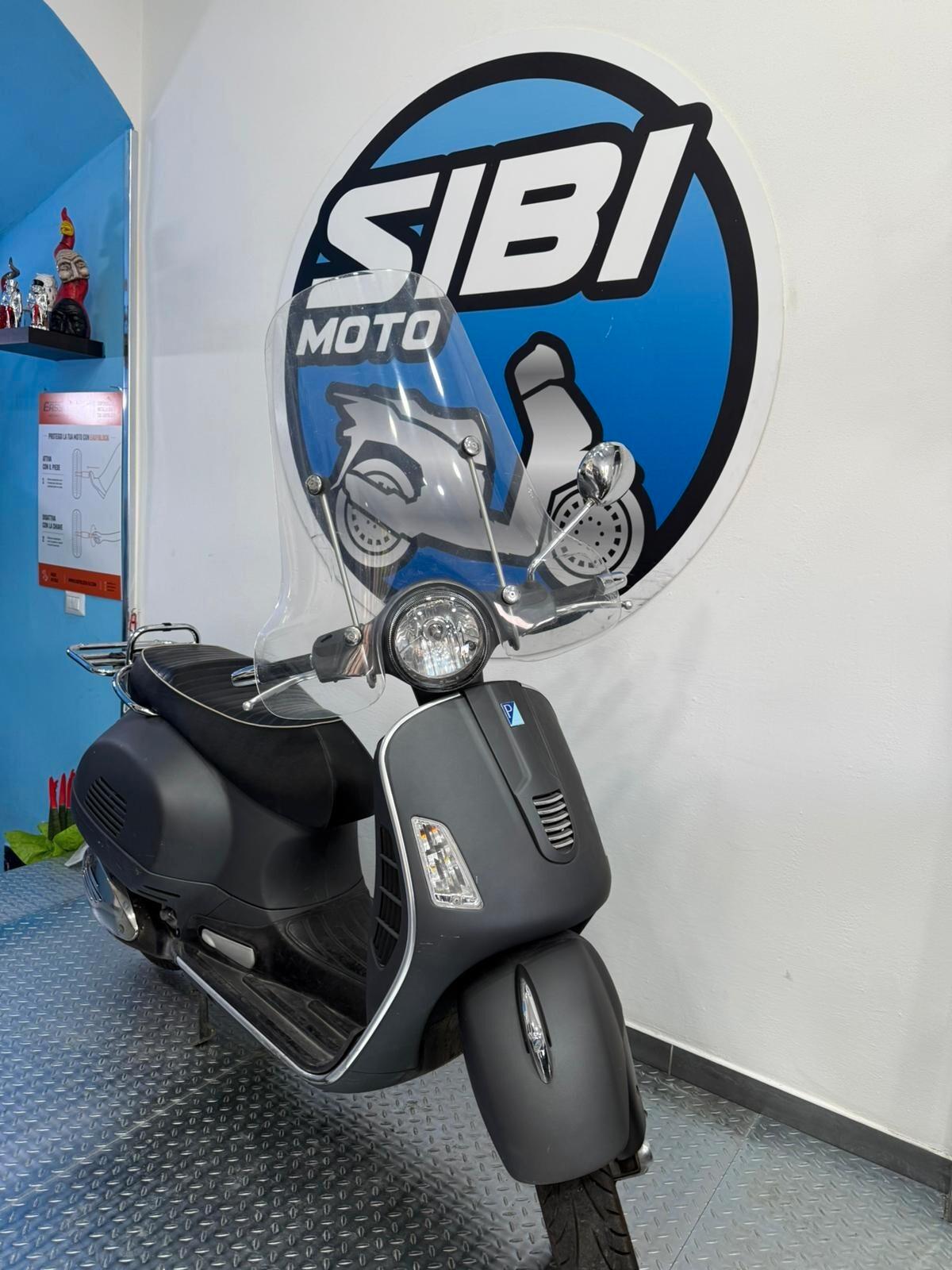 Piaggio Vespa GTS 300