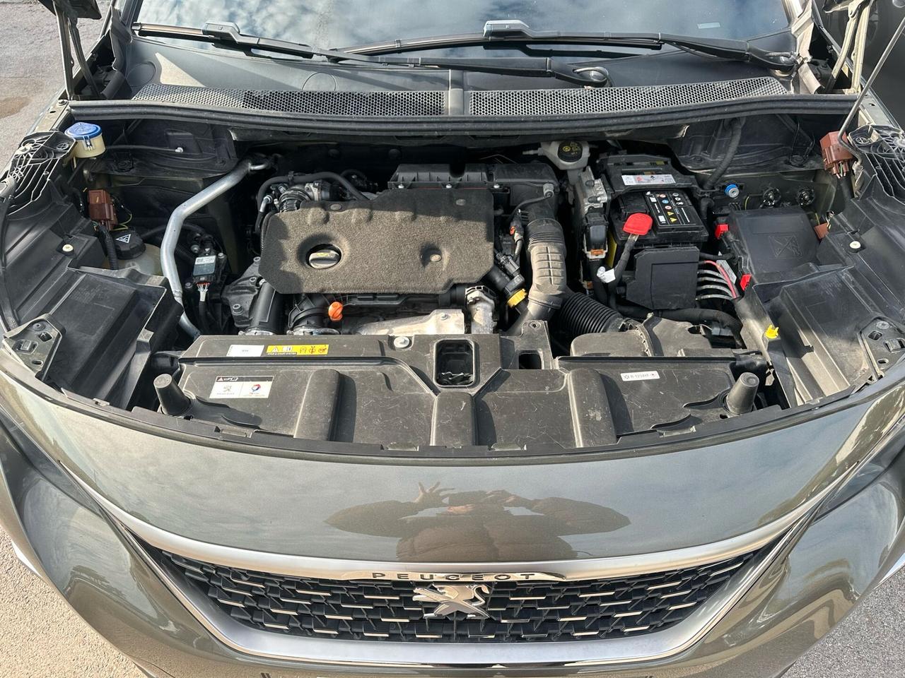 PEUGEOT 5008 EAT 8 GT LINE 7 POSTI CON MOTORE NUOVO
