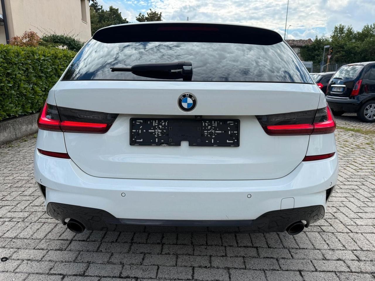 Bmw 330i Touring Msport + Book service BMW