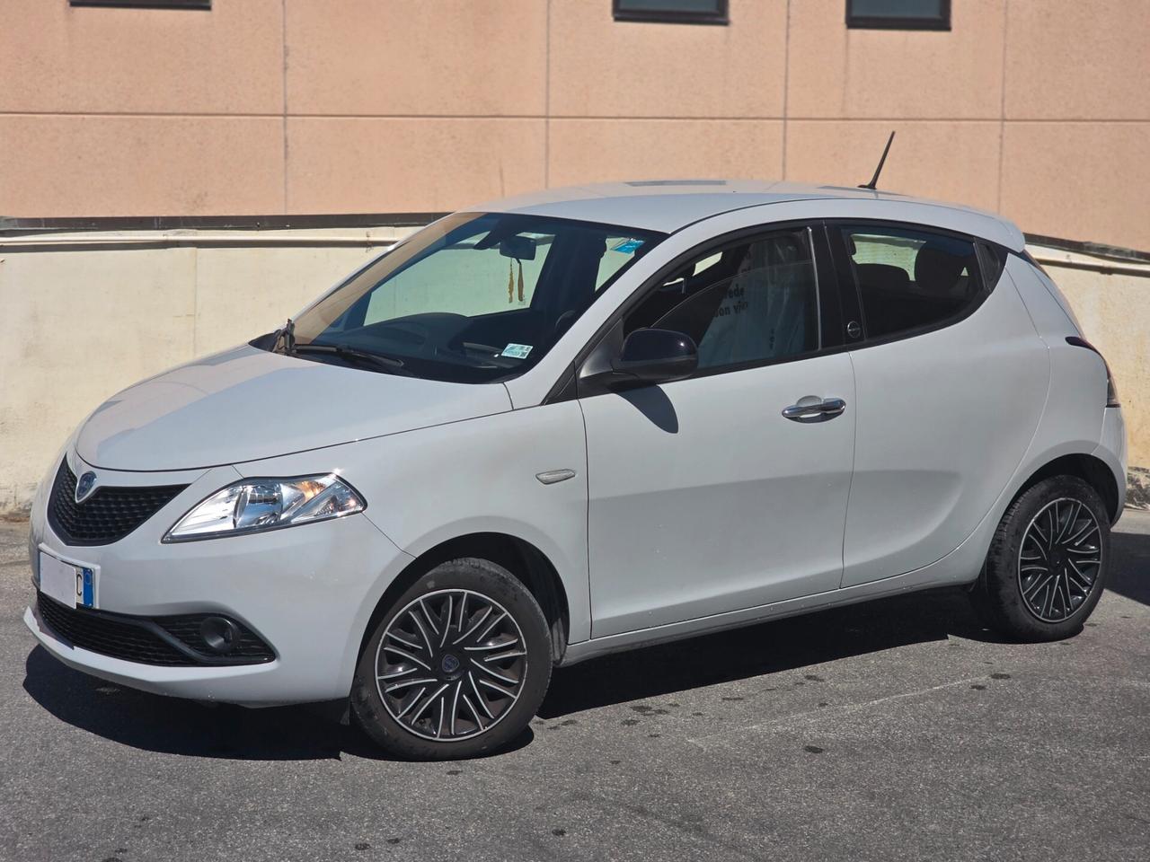 Lancia Ypsilon 1.0 FireFly 5 porte S&S Hybrid Ecochic Gold