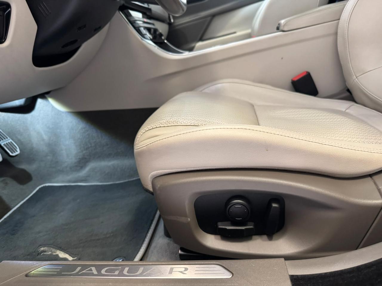 Jaguar XE 2.0 D Turbo aut. Portfolio