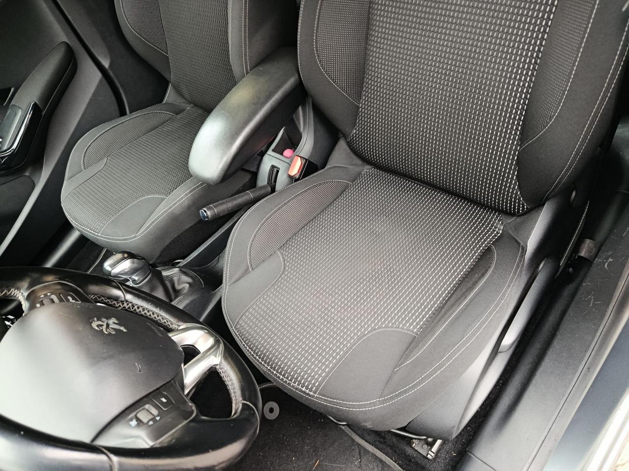 Peugeot 208 Allure 1.2 PureTech 82 #8383