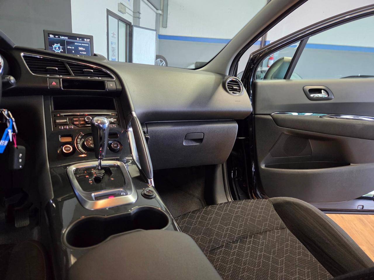 Peugeot 3008 3008 1.6 bluehdi Business s&s 120cv eat6 NAVI