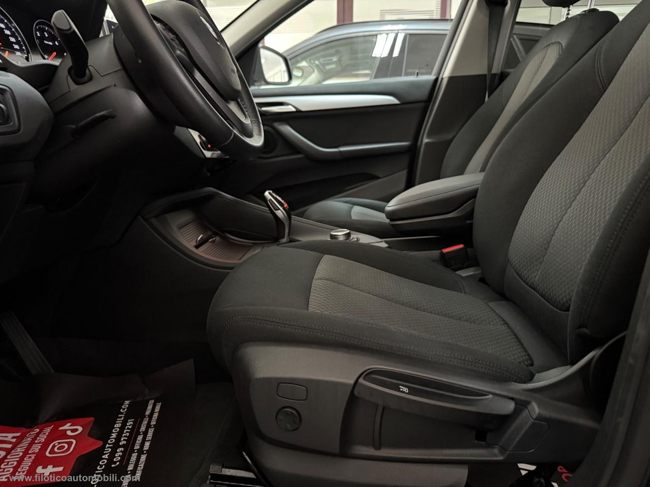 BMW X1 xDrive20d Business Advantage TETTO PANORAMICO - LED