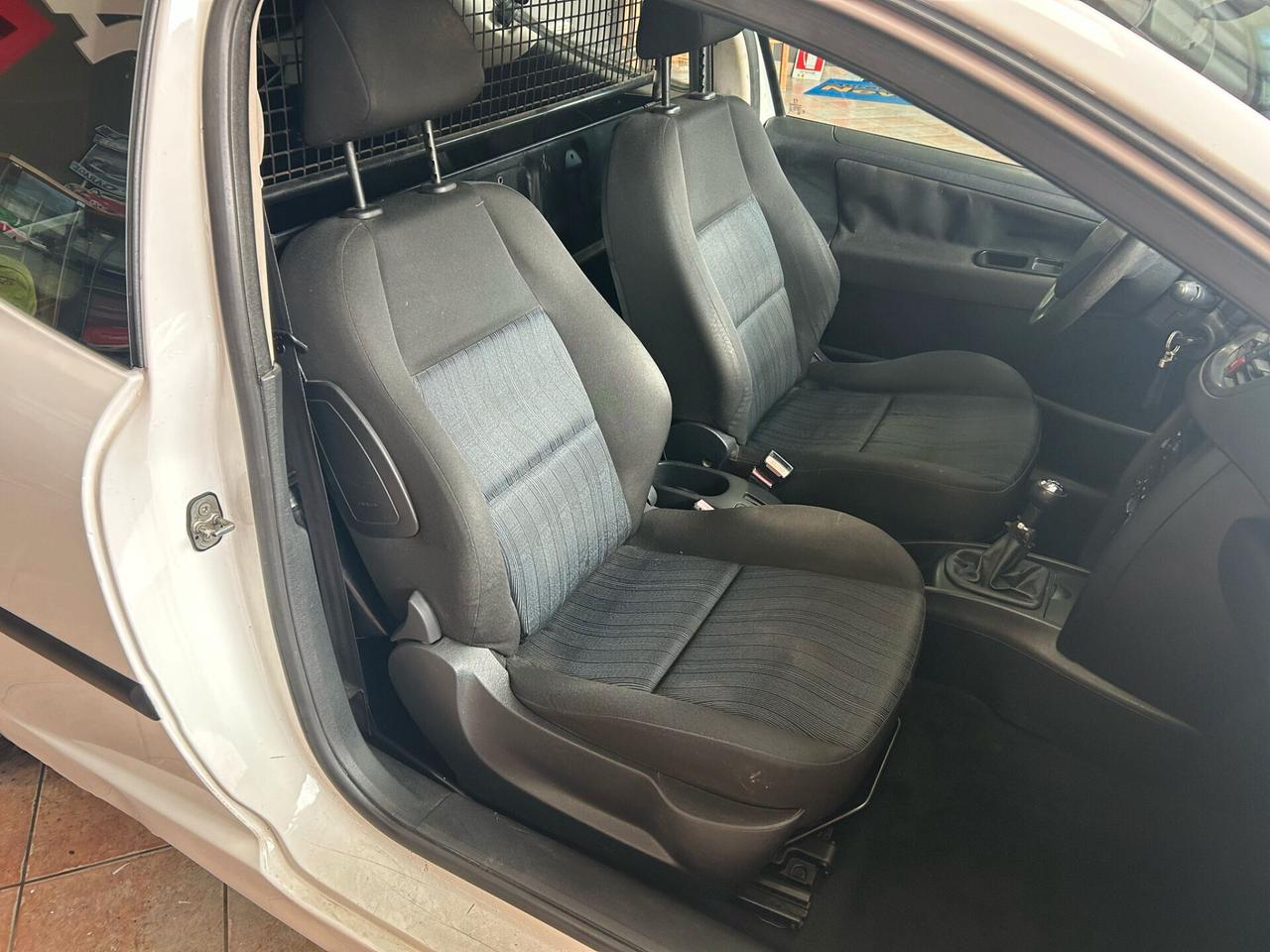 Peugeot 207 hdi 3p - van