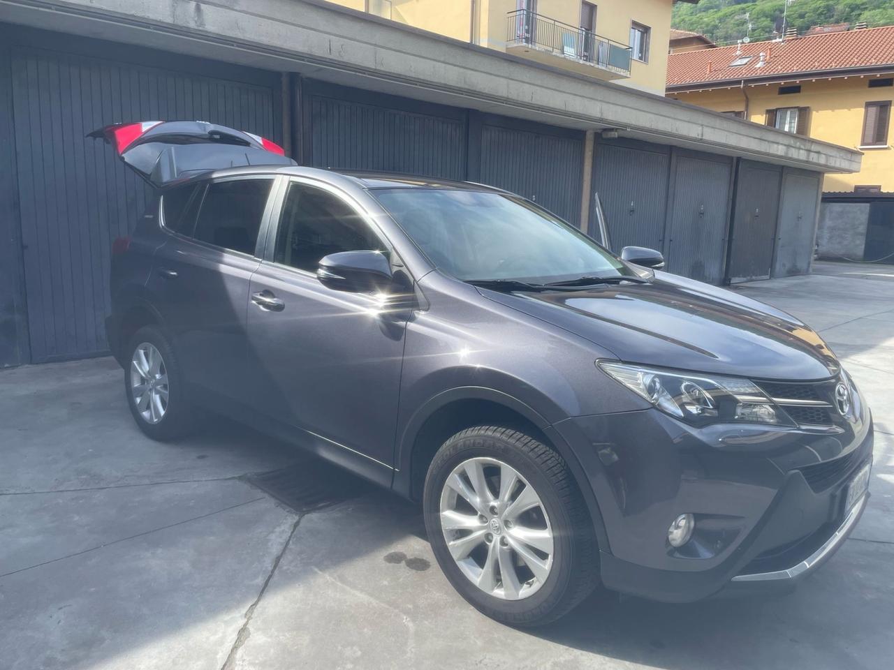 Toyota RAV 4 RAV4 2.2 D-4D 4WD Lounge