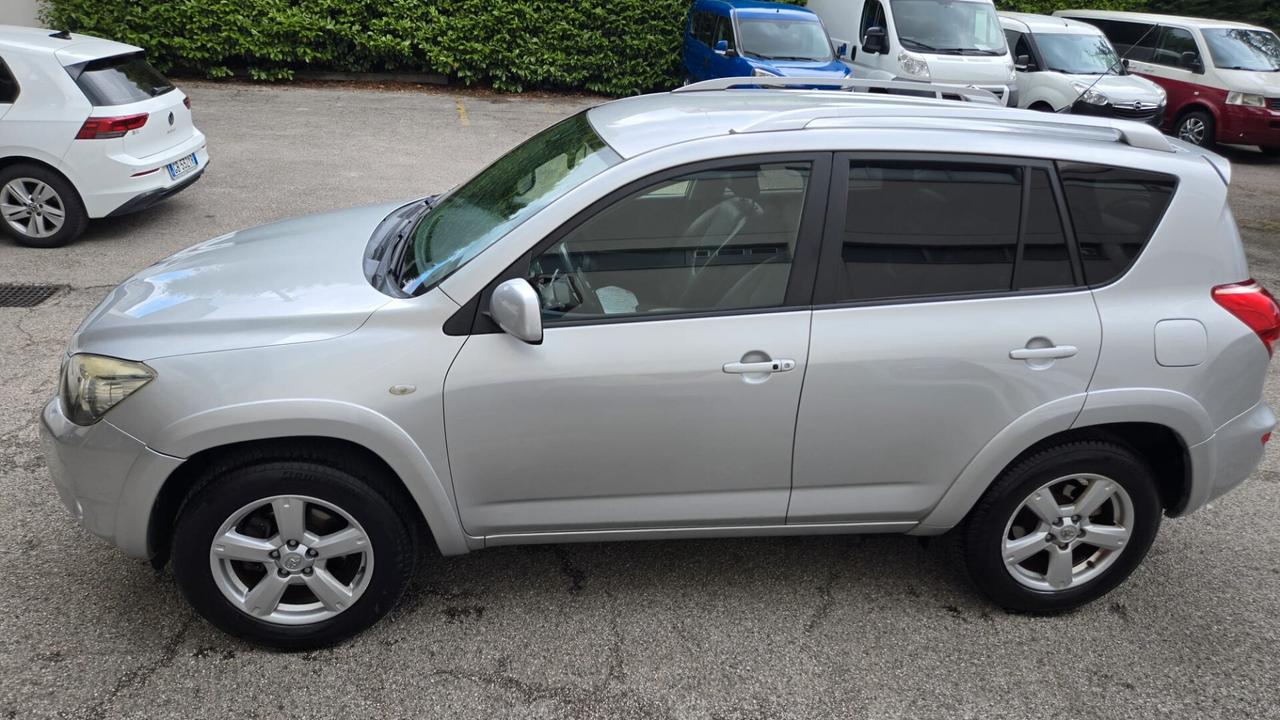 Toyota RAV 4 2.2 D-4D 177 CV Luxury 4x4