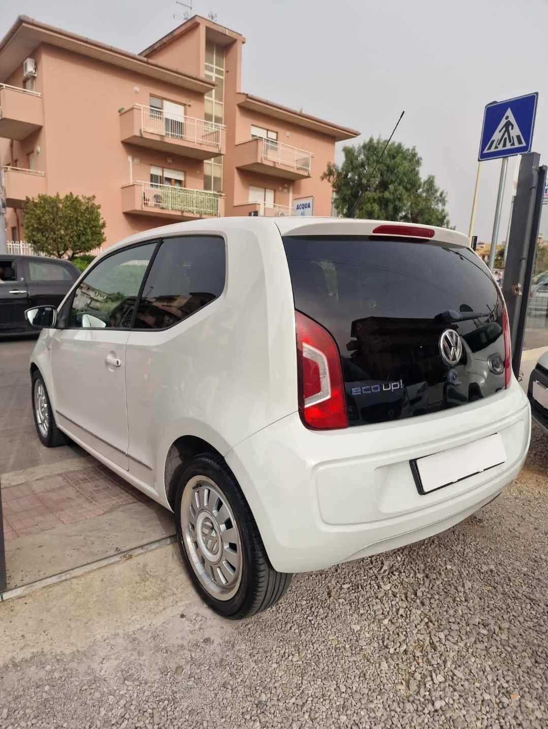 VOLKSWAGEN UP 3P