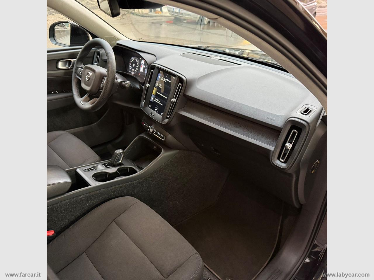 VOLVO XC40 D3 AWD Geartronic Momentum Core