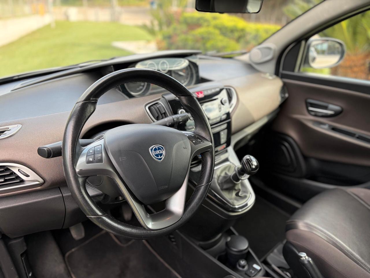 Lancia Ypsilon 0.9 TwinAir 85 CV 5 porte S&S Platinum