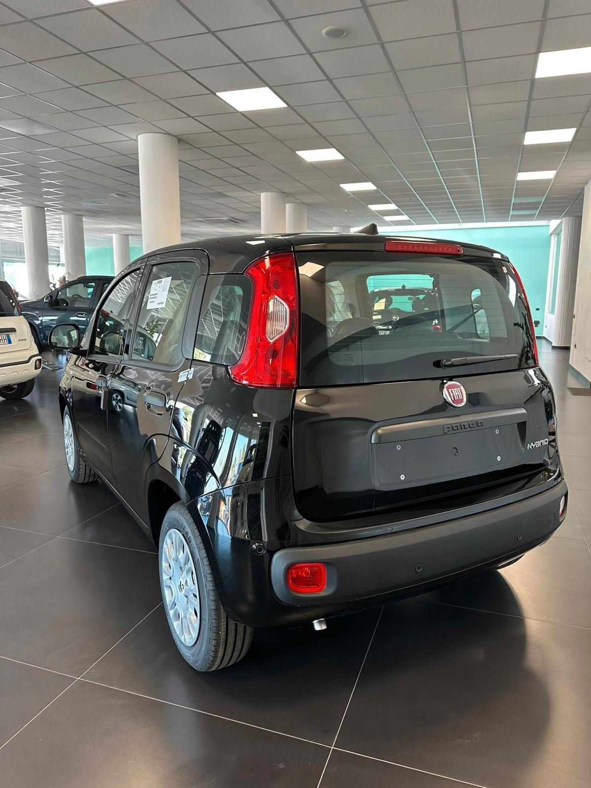 Fiat Panda 1.0 70 CV KM 0 disponibile Nero e bianca