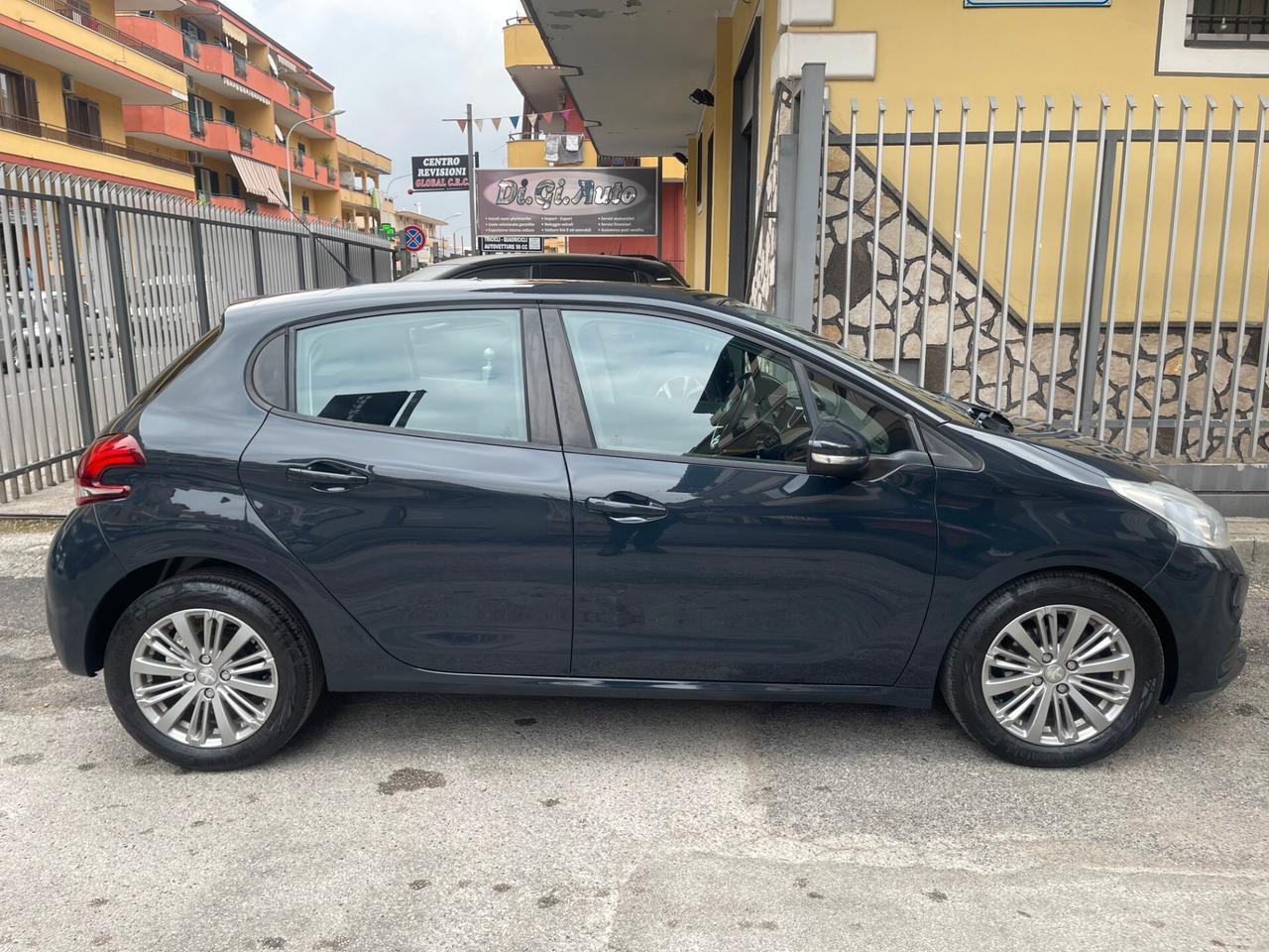 Peugeot 208 1.2 Gpl 82 Cv 5p Allure