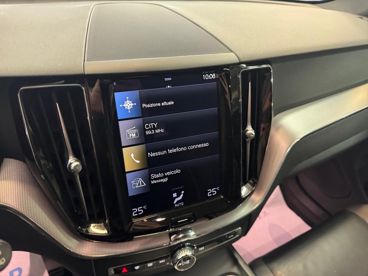 VOLVO XC60 2.0 b4 R-design awd auto