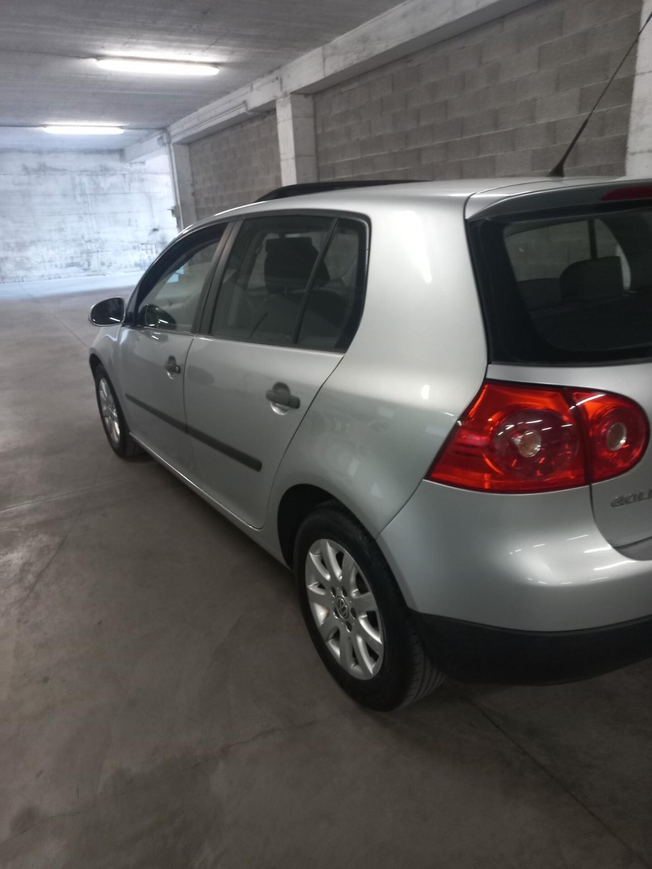 Volkswagen Golf 1.6 16V FSI 5p. Comfortline