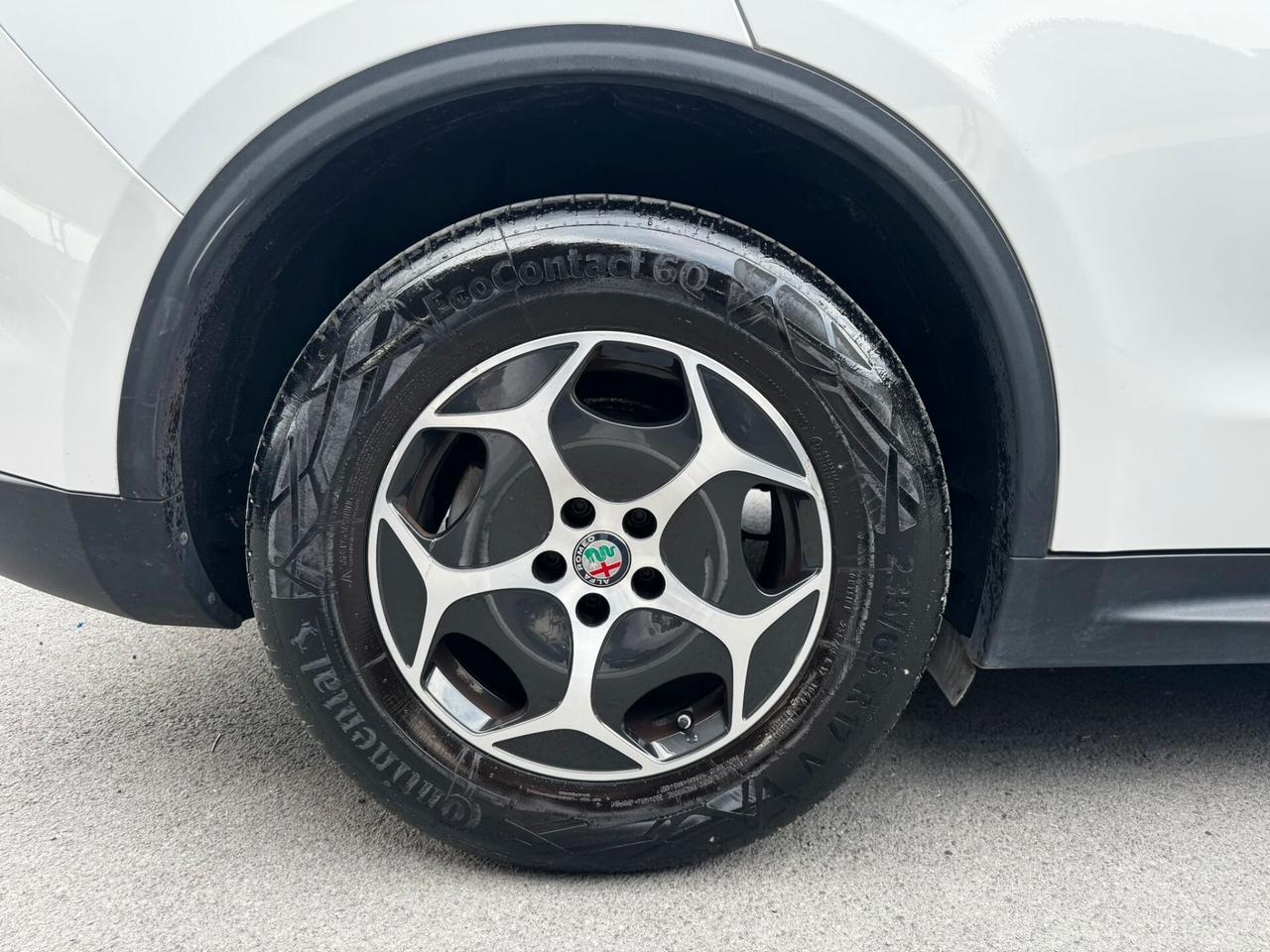 Alfa Romeo Stelvio 2.2 Turbodiesel 160 CV AT8 RWD Super