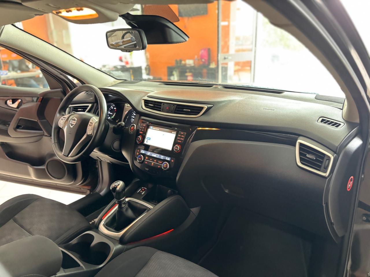 Nissan Qashqai 1.6 dCi 2WD Tekna tetto panoramico permute finanziamenti