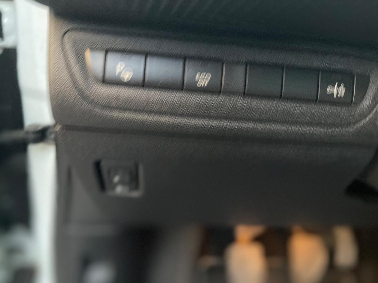 Peugeot 2008 1.6 e-HDi 115 CV Stop&Start Féline SI NEOPATENTATI