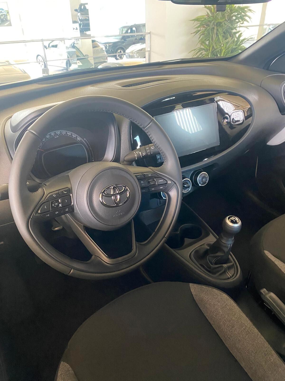 Toyota Aygo X 1.0 VVT-i 72 CV 5 porte Active KM ZERO