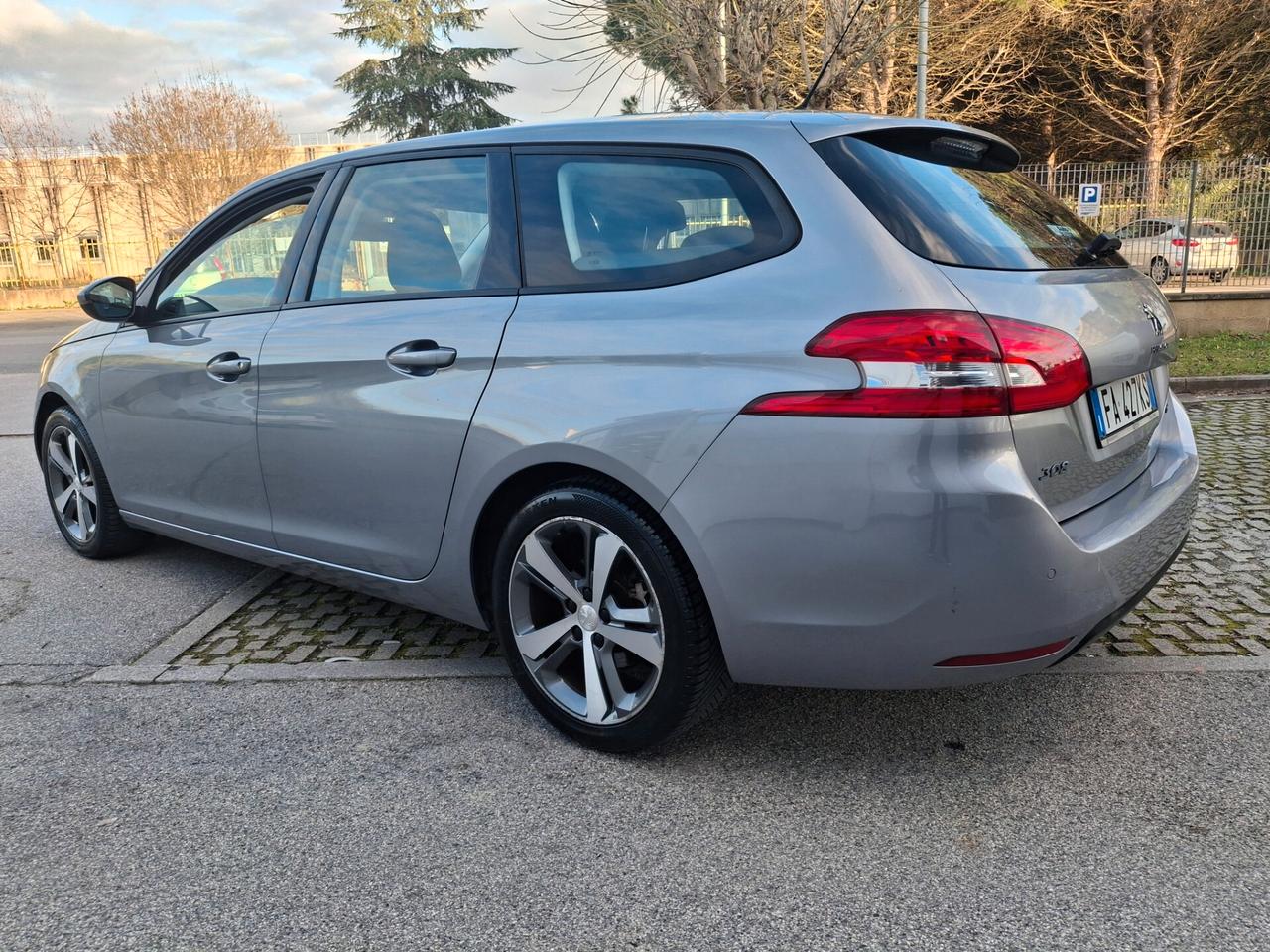 Peugeot 308-1.6 HDi 100 SW Business*SOLO 79000 KM.*