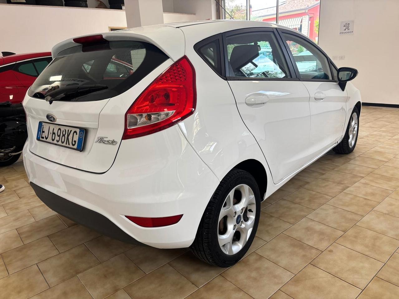 FORD FIESTA ANNO 2011 DS 1.4 ADATTA NEOPATENTATI KM 196 MILA