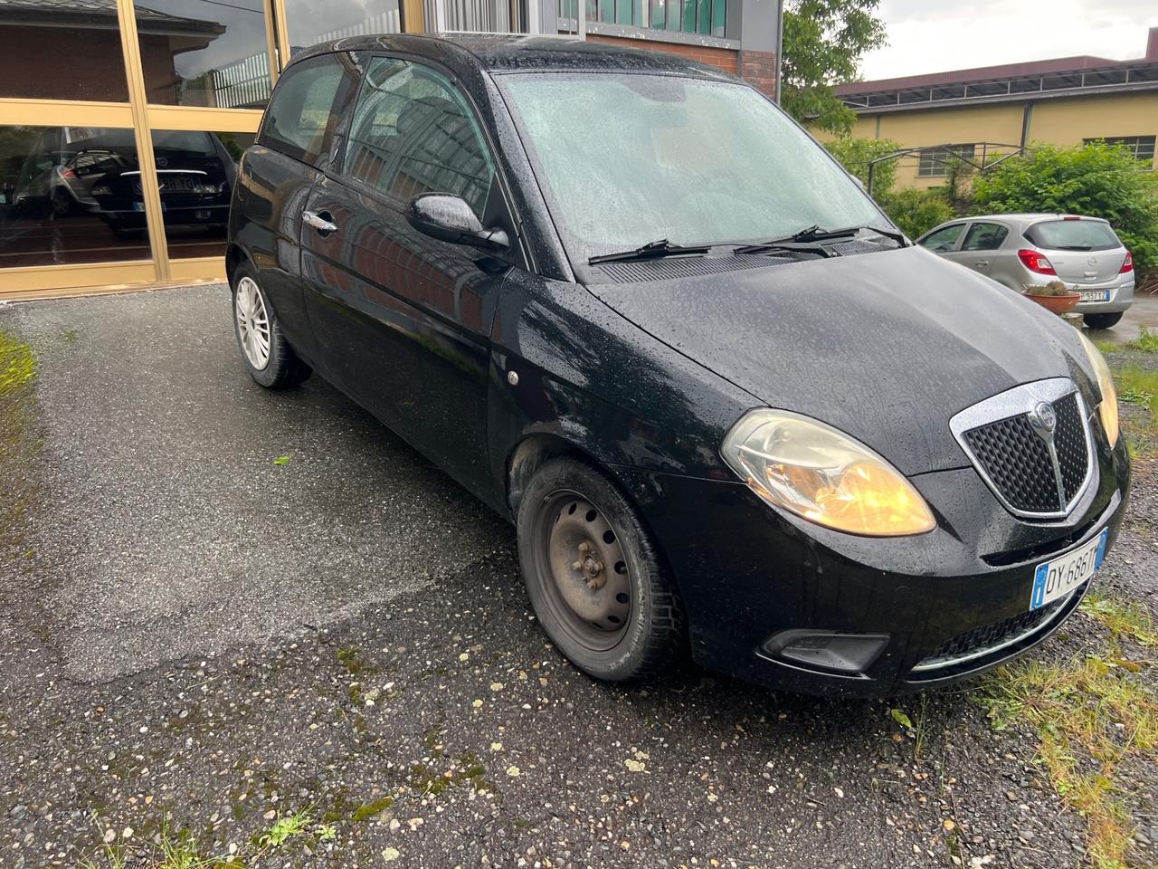Lancia Ypsilon 1.3 MJT 75 CV Platino