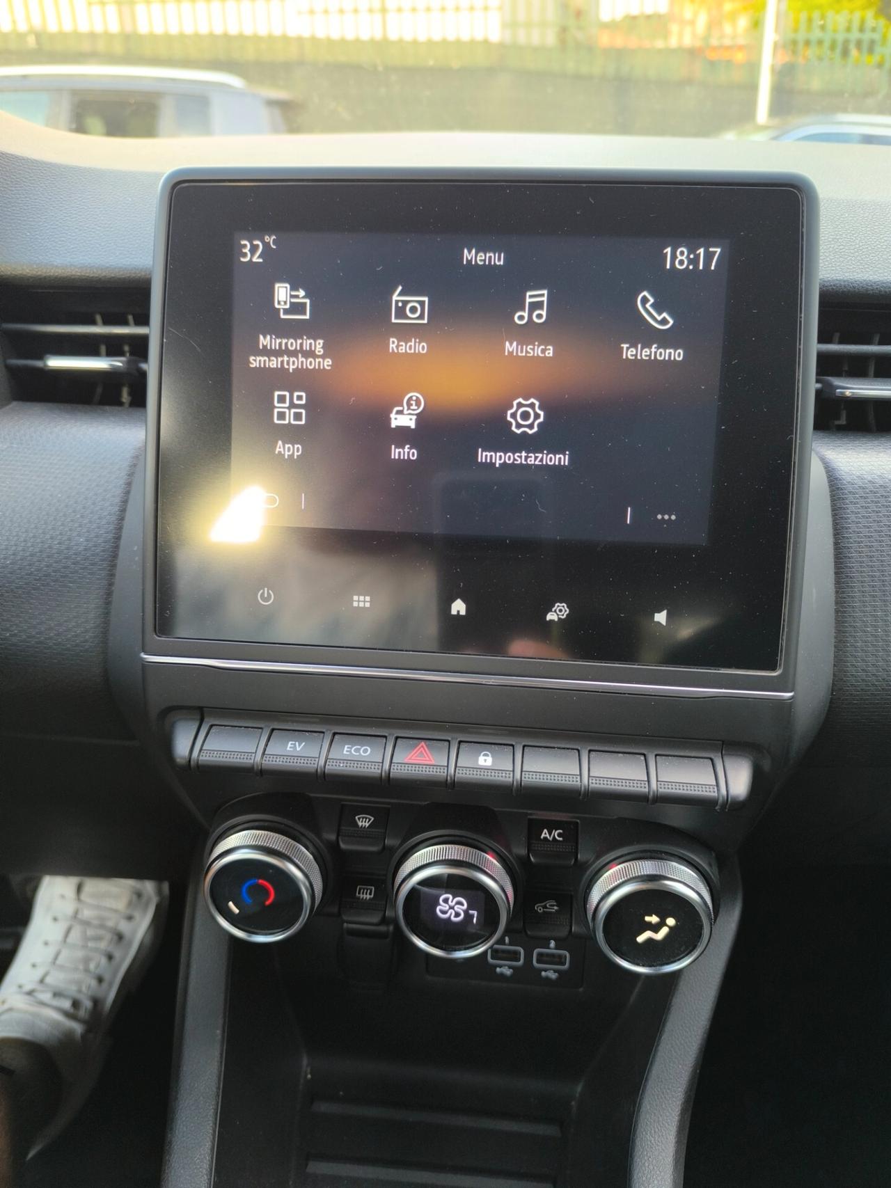 Renault Clio full Hybrid e-tech 140cv 5p automatica