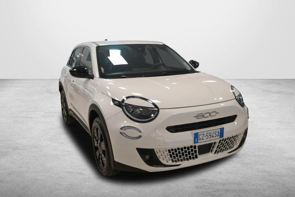 FIAT 600 1.2 HYBRID 145CV DCT MHEV POP ( FARI LED - COCKPIT - CRUISE - MIRROR - SENSORI POST. - CERCHI 17 )