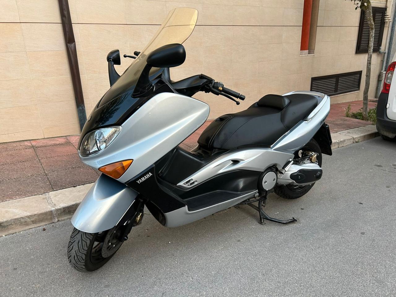 T-max 500 2003